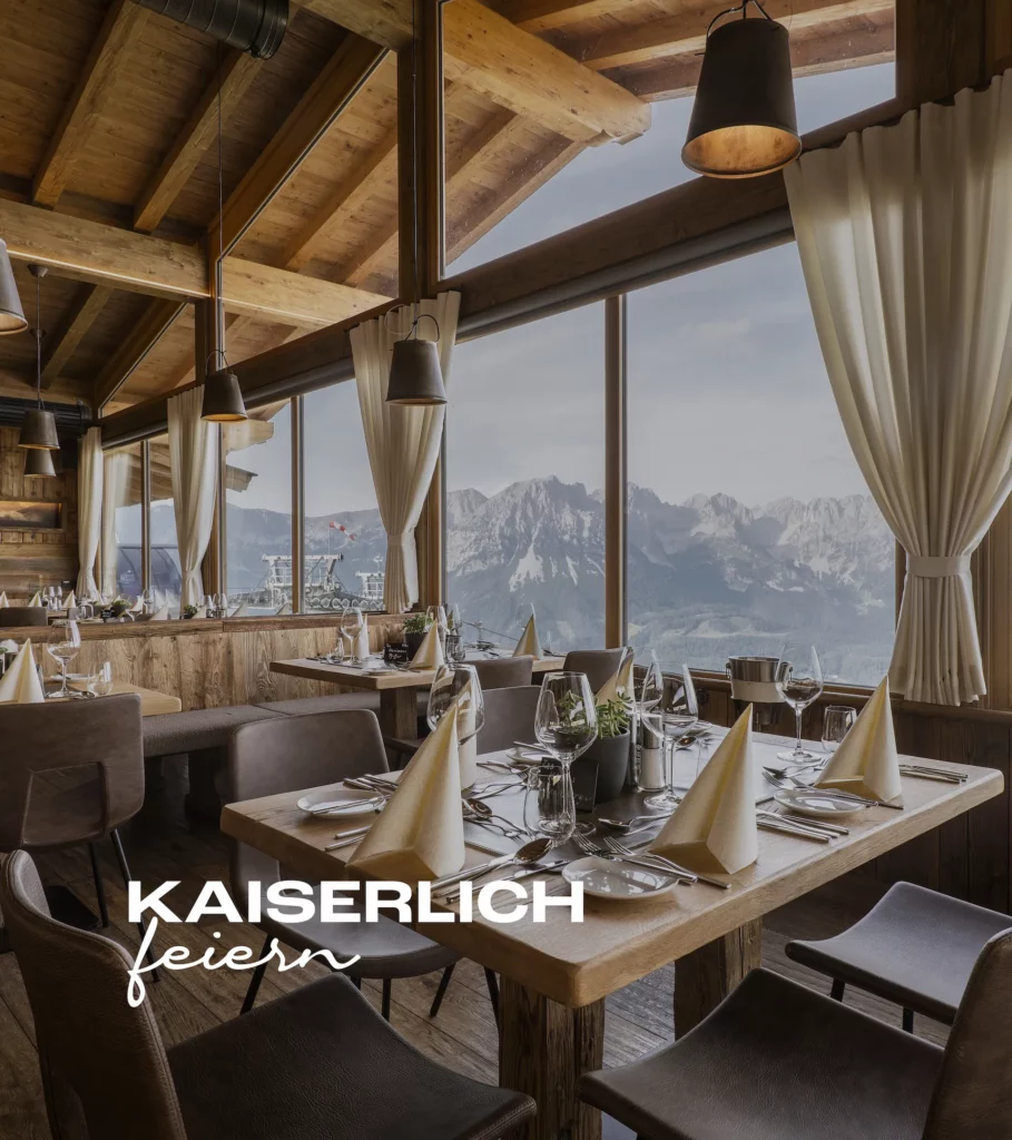 Imagefoto der Kaiser Classic Veranstaltung in Ellmau. Hüttenszene mit gedecktem Tisch und traumhaften Panorama