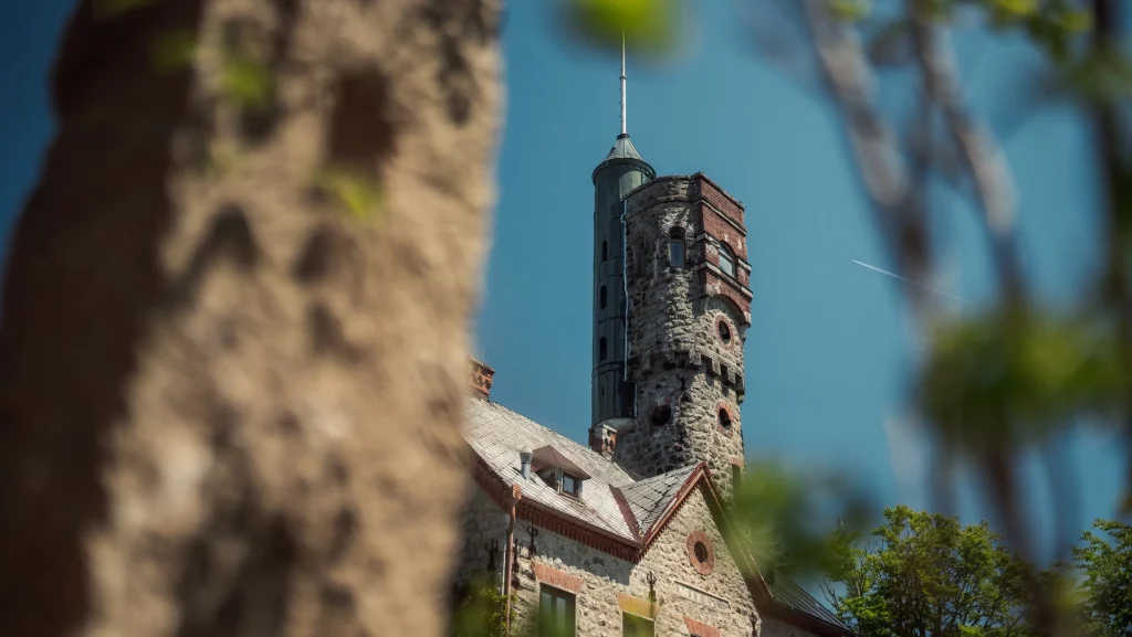 Aussichtsplattform der Granit Bierrunde in der Donauregion